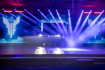 شب وویا در تهران؛ اعلام آغاز تولید خودروهای لوکس و برقی در ایران (+عکس)