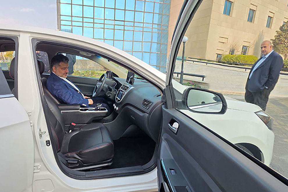  بازدید مدیرعامل کرمان موتور از ایگل هیبریدی 