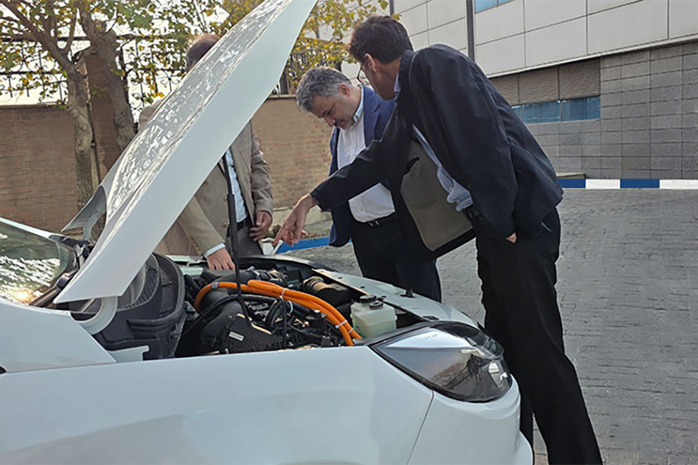 بازدید مدیرعامل کرمان موتور از ایگل هیبریدی