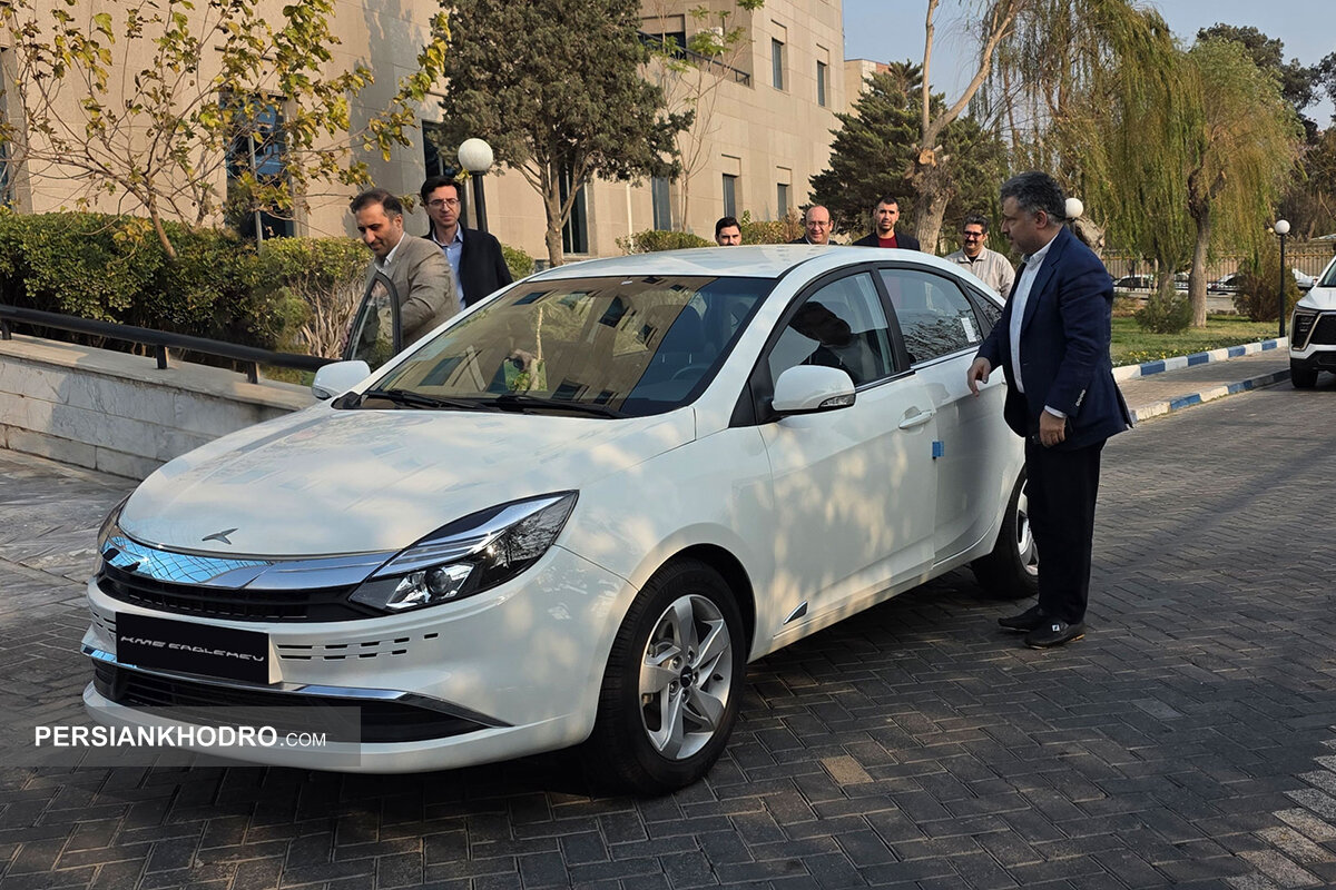 بازدید مدیرعامل کرمان موتور از ایگل هیبریدی 