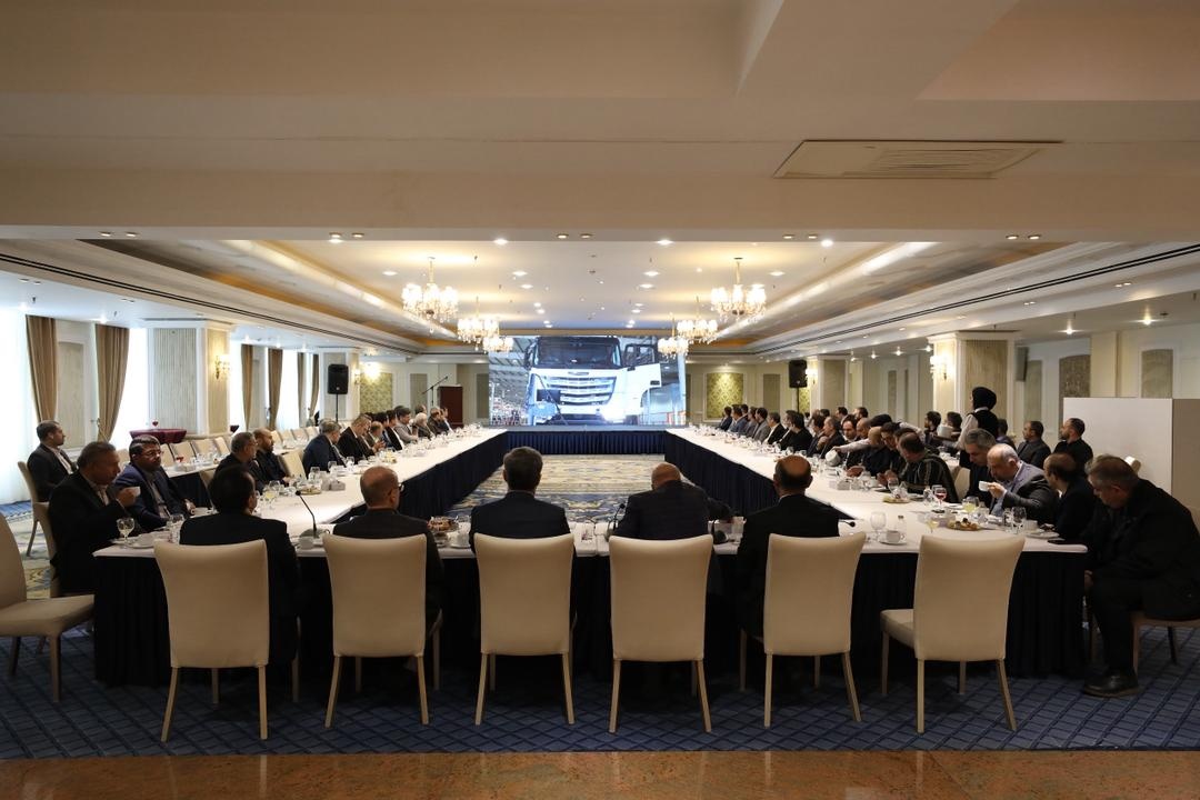 نشست مشترک گروه بهمن و مشتریان-آذر1404