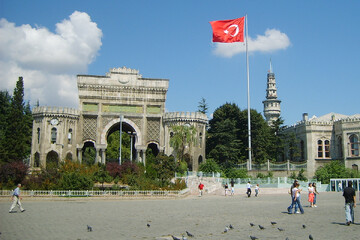 تحصیل در ترکیه بدون شوک ارزی؛ راز بورس ۱۰۰ چیست؟