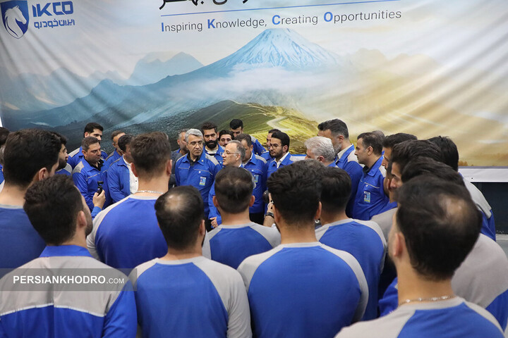 گزارش تصویری از حضور مدیرعامل ایران خودرو در خطوط تولید و سالن غذاخوری -اردیبهشت ۱۴۰۵