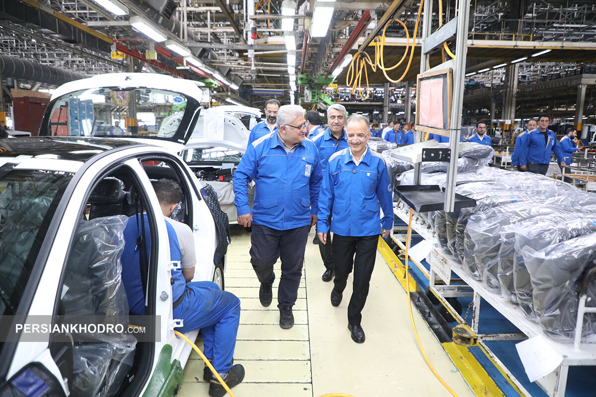 مدیرعامل ایران خودرو در خط تولید-اردیبهشت 1405