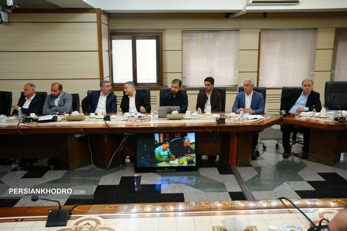 نشست وزیر صمت با خودروسازان - اردیبهشت 1405