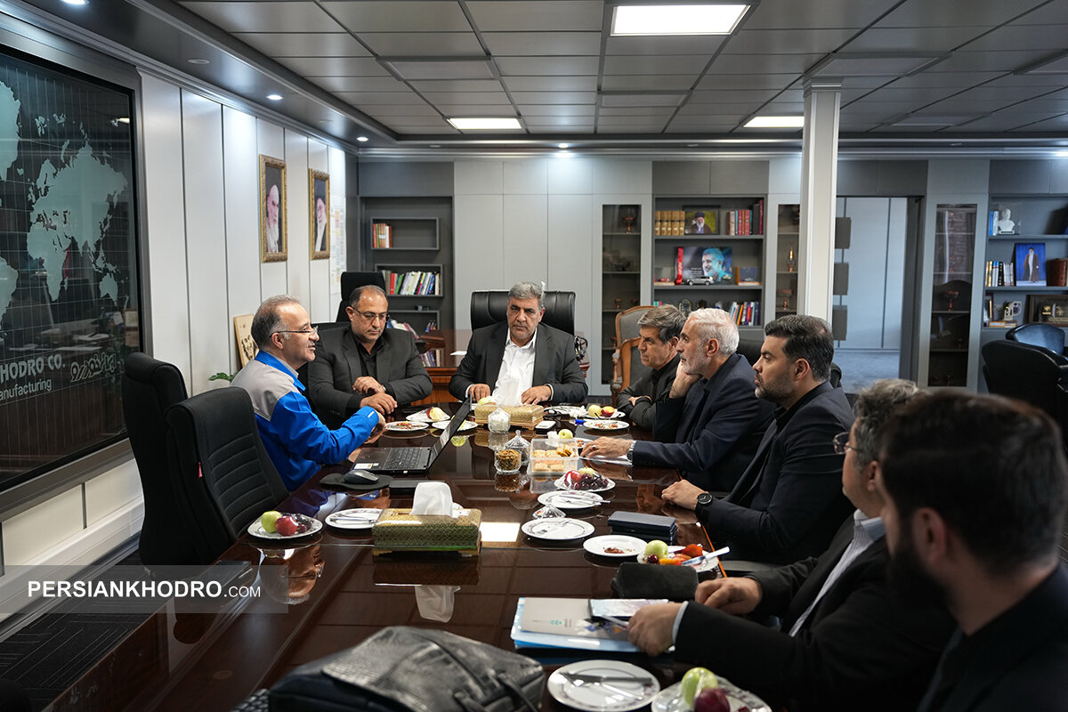 بازدید نمایندگان مجلس از ایرانخودرو