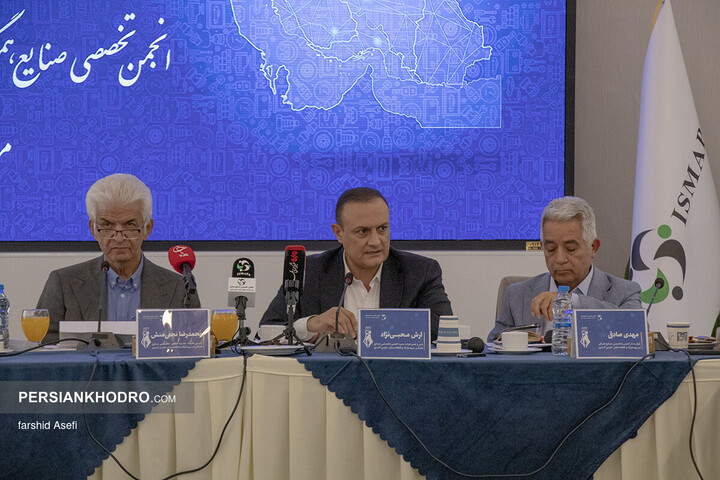نشست خبری انجمن تخصصی صنایع همگن نیرومحرکه و قطعه سازان خودرو کشور
