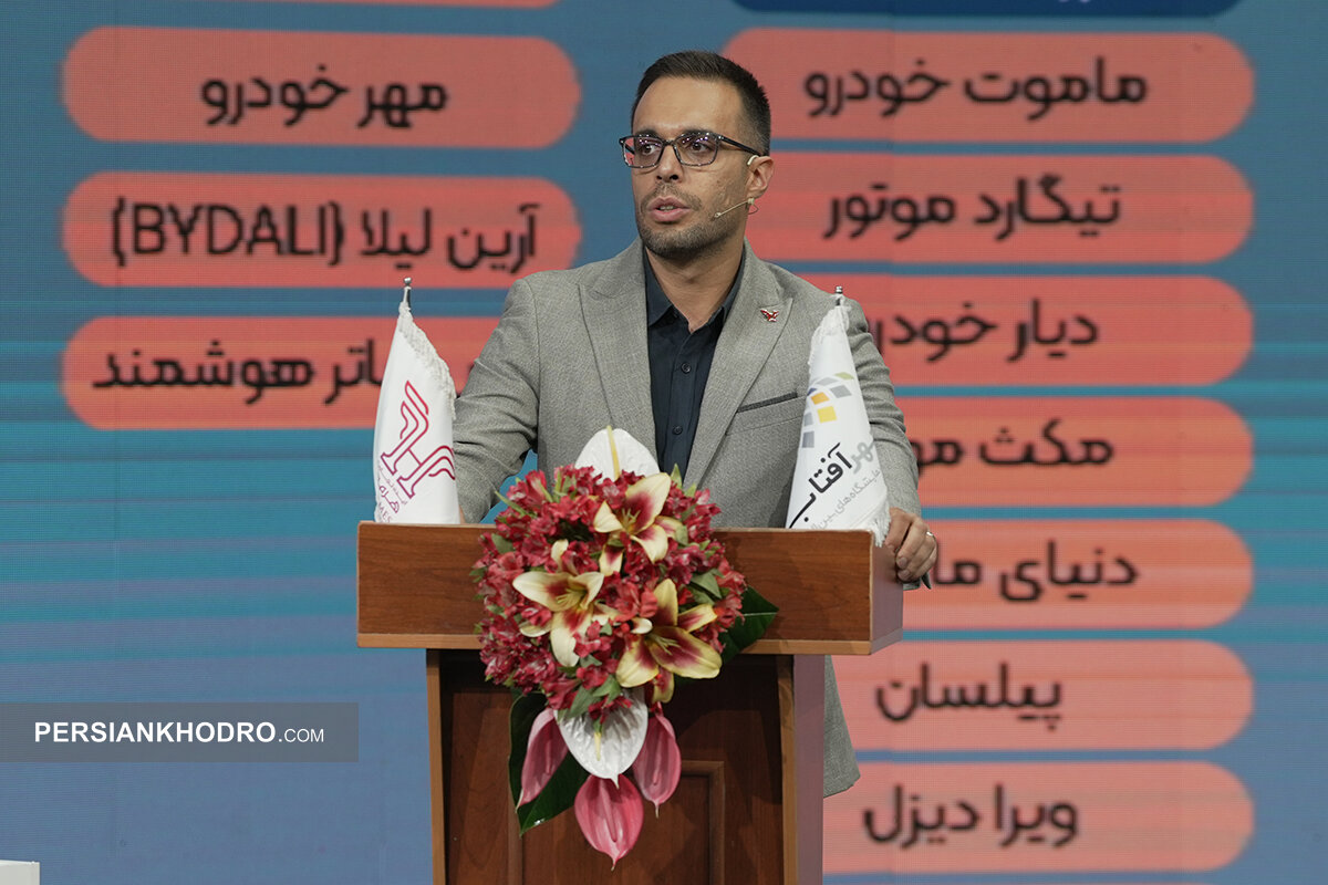 اشکان شریعت