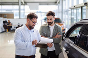 کمیسیون نمایشگاه داران در خرید و فروش خودرو چقدر است؟