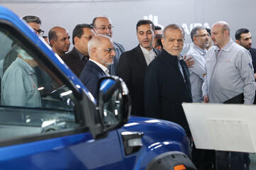 پزشکیان در سایپا چه گفت؟ از موتورهای کم‌مصرف تا وعده حمایت دولت از خودروسازان