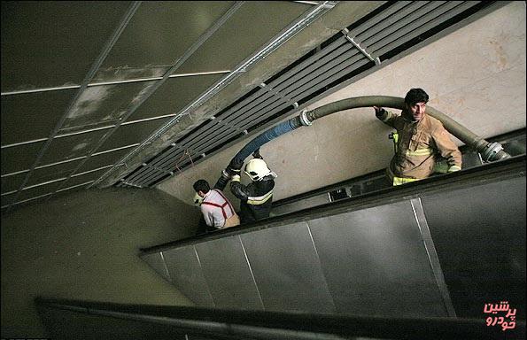 سیلاب در ورودی مترو