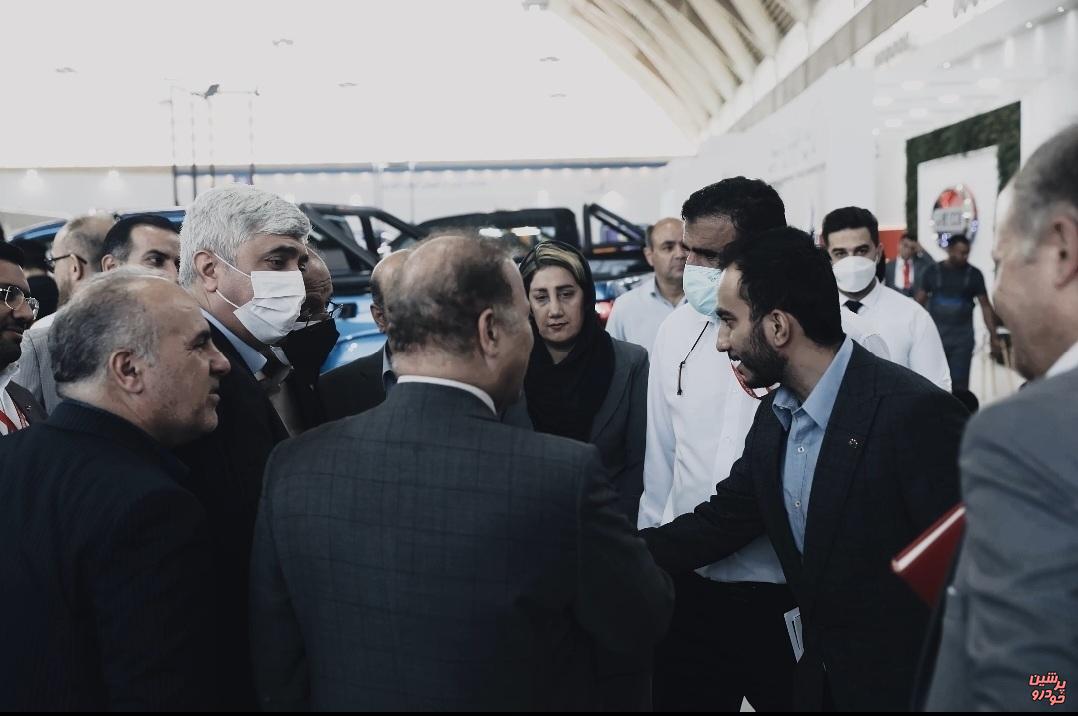 مدیرعامل ایران خودرو در غرفه آمیکو
