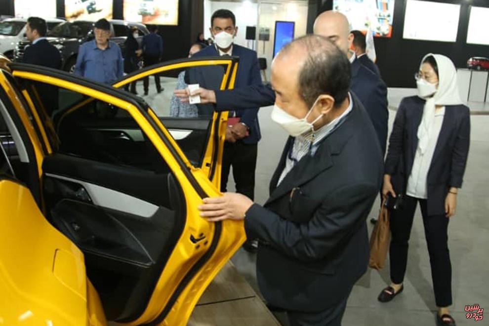 بازدید سفیر کره جنوبی از غرفه کرمان موتور