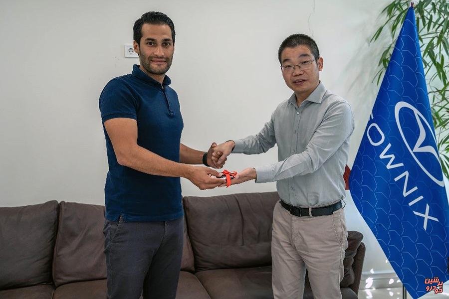 همکاری راننده مسابقات اتومبیلرانی با برند فونیکس