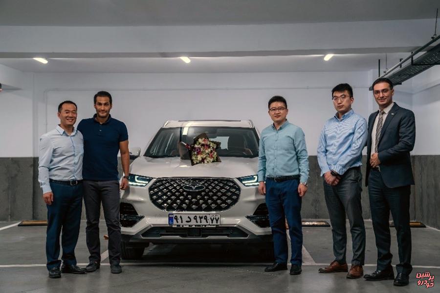 همکاری راننده مسابقات اتومبیلرانی با برند فونیکس