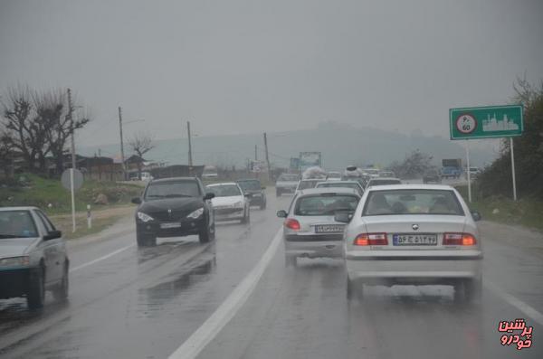 بارش باران در برخی جاده‌های کشور