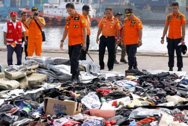 کشف بقایای اجساد قربانیانِ هواپیمای اندونزی
