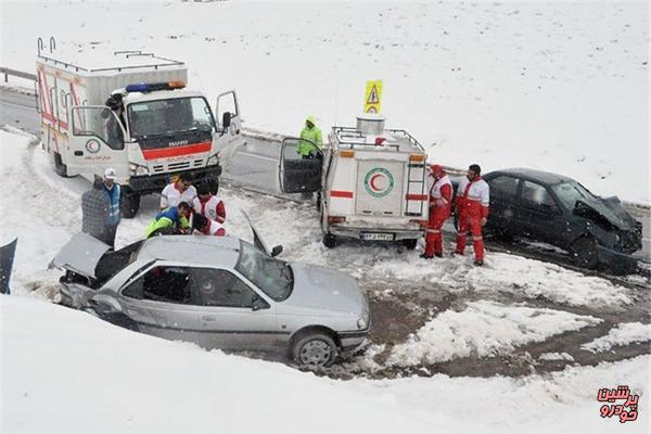 کمک رسانی به ٢٠١ خودروی درگیر برف و کولاک