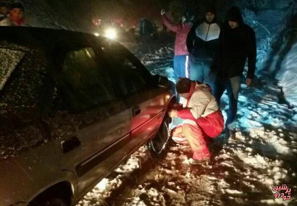 امداد رسانی به سرنشینان 100 خودرو گرفتار در برف
