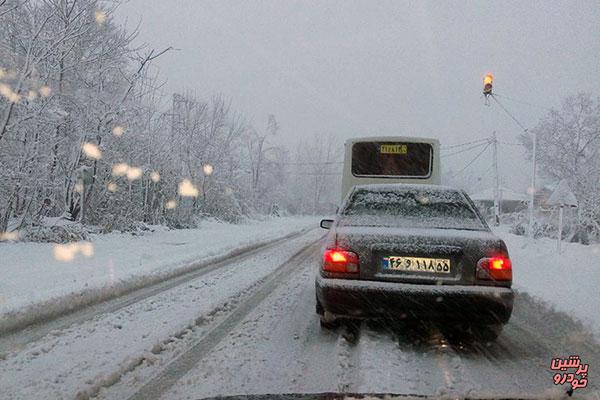 بیشتر جاده‌ های کشور برفی و بارانی است