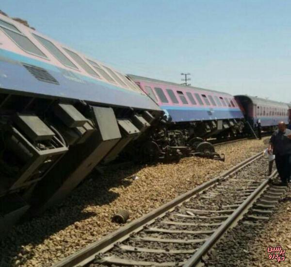 انفجار در پاکستان باعث خروج واگن های قطار مسافری از ریل شد