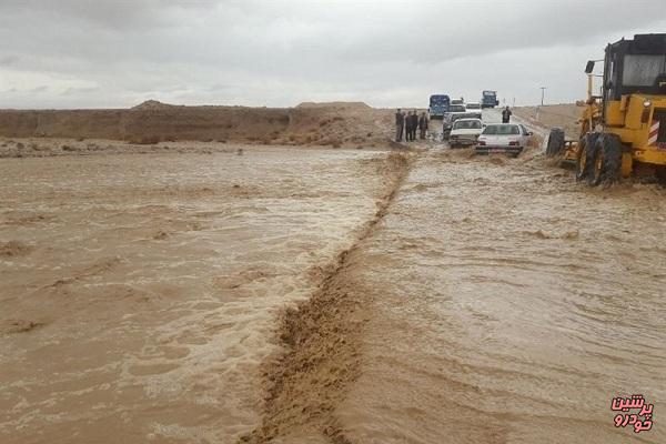 سیلاب ۵ محور در شمال سیستان را مسدود کرد