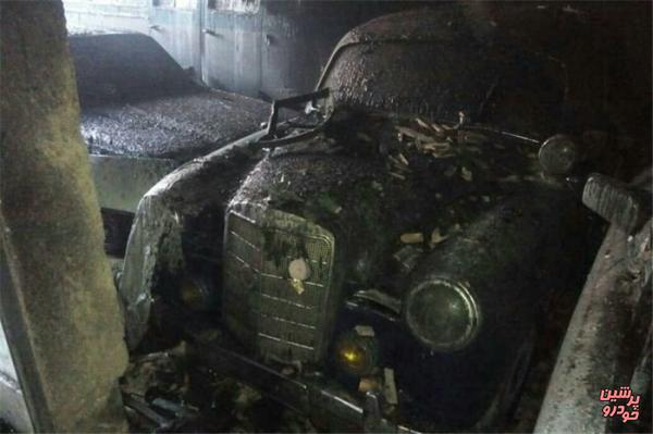 آتش سوزی پارکینگ خودروهای کلاسیک با 1 کشته اطفاء شد + عکس