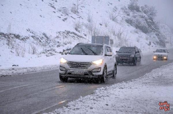 جاده‌های کردستان برفی و لغزنده است