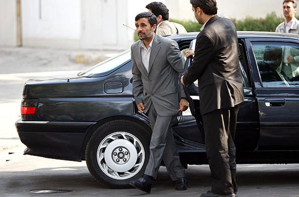 احمدی نژاد خودرواش را به حراج گذاشت