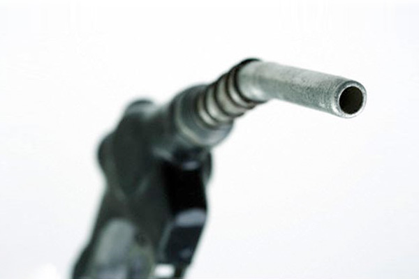 احتمال صدور دستور افزایش قیمت بنزین از ابتدای مردادماه