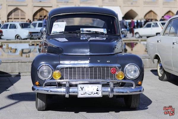 فروش خودروی کلاسیک 60 ساله در اصفهان