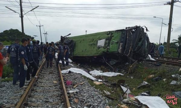 حادثه مرگبار برخورد قطار و اتوبوس در تایلند