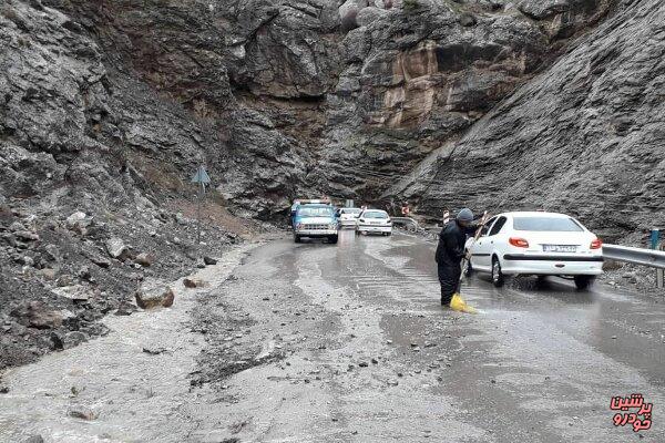 مسدودی محور ترانزیتی جنوب بر اثر ریزش کوه 