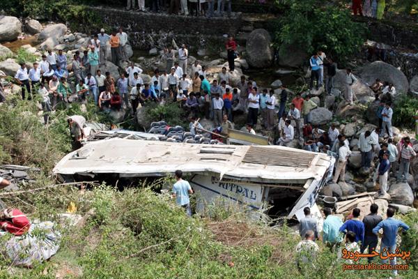 8 کشته در سقوط اتوبوس به دره