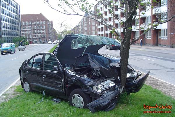 برخورد خودرو با درخت راننده را کشت