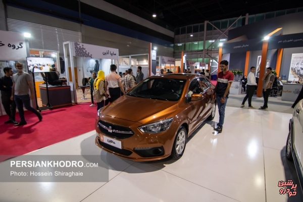 سایپا شاهین با رنگبندی سفارشی در نمایشگاه خودرو مشهد