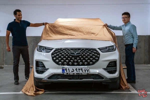 همکاری راننده مسابقات اتومبیلرانی با برند فونیکس