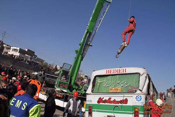 تصادف مرگبار مینی‌بوس با کامیون 