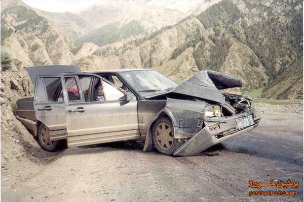 خودرو در یک تصادف دو تکه شد