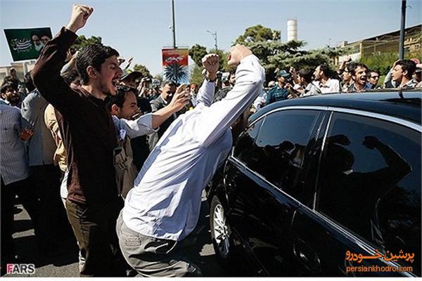حمله به خودرو روحانی+تصاویر