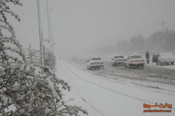 بارش برف و باران در جاده‌های کشور