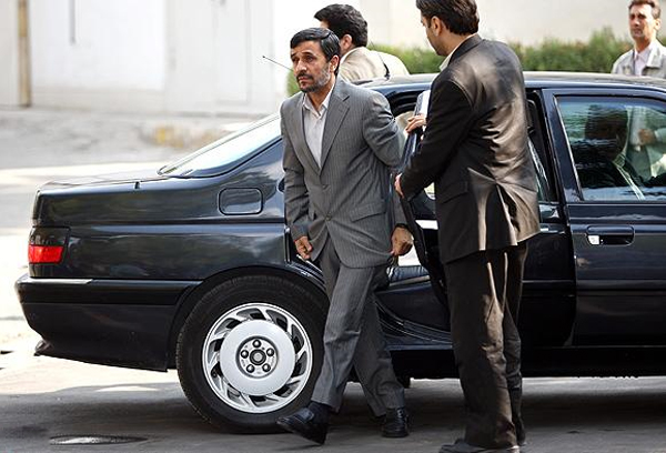 احمدی نژاد سر زده به ایران خودرو نرفت