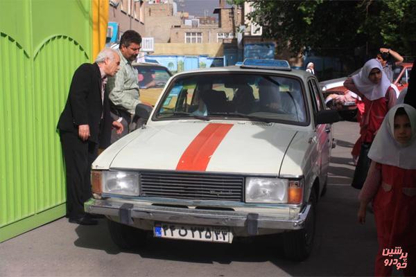 انتقاد از تردد تاکسی پیکان در تهران