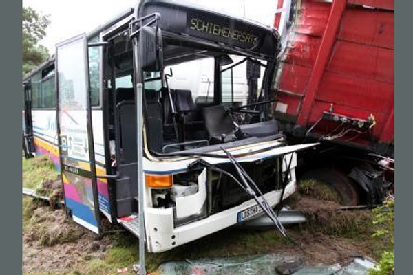 مرگ 18 نفر در حادثه رانندگی 