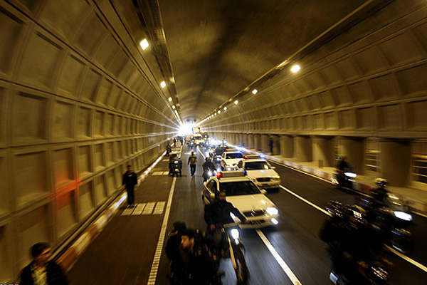 منع تردد برخی خودروها در تونل نیایش