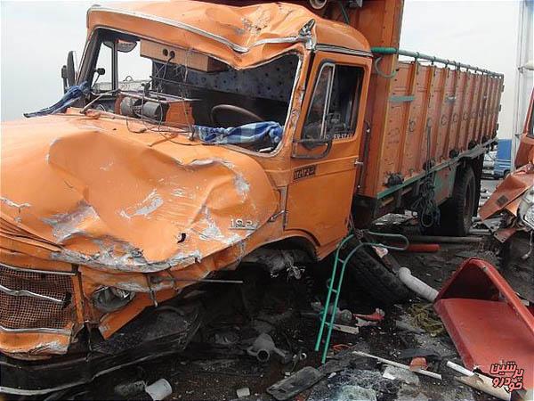 واژگونی کامیون در بزرگراه شهید یاسینی