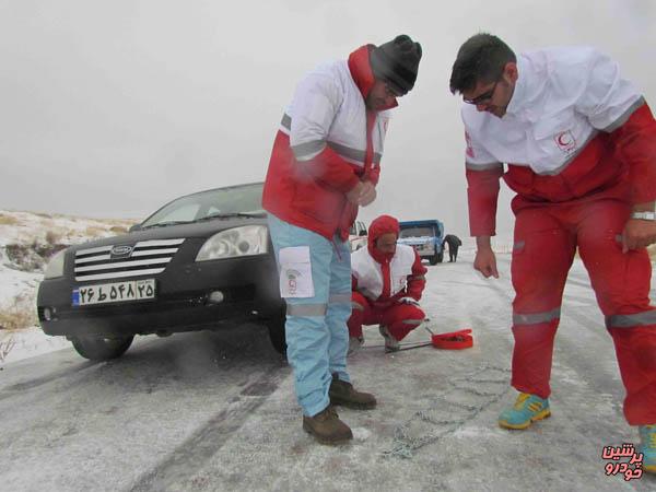 امداد رسانی به 40 خودرو گرفتار در برف و کولاک محورهای ارتباطی کوهرنگ