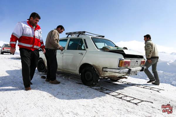 امدادرسانی به خودروهای گرفتار در برف و کولاک در قزوین