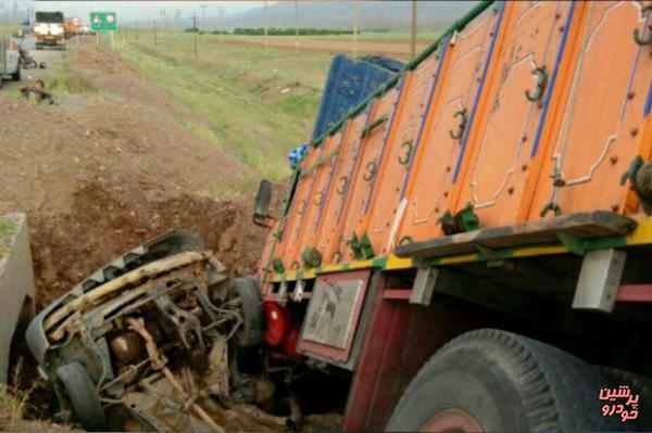 واژگونی کامیون در محور اراک - بروجرد یک کشته برجای گذاشت