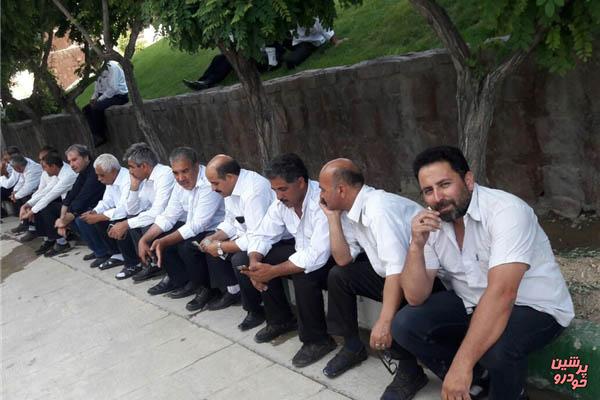 تجمع رانندگان تاکسی‌ فرودگاه مقابل وزارت راه 